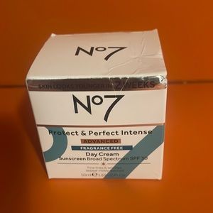 No7 Protect & Perfect Intense Advanced